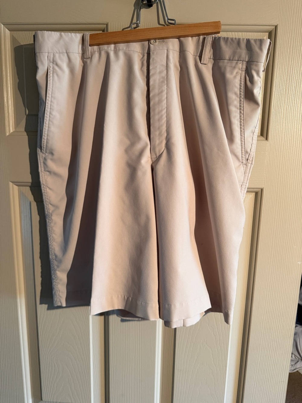 Nike Men’s Beige Golf Shorts with NikeGolf Tag